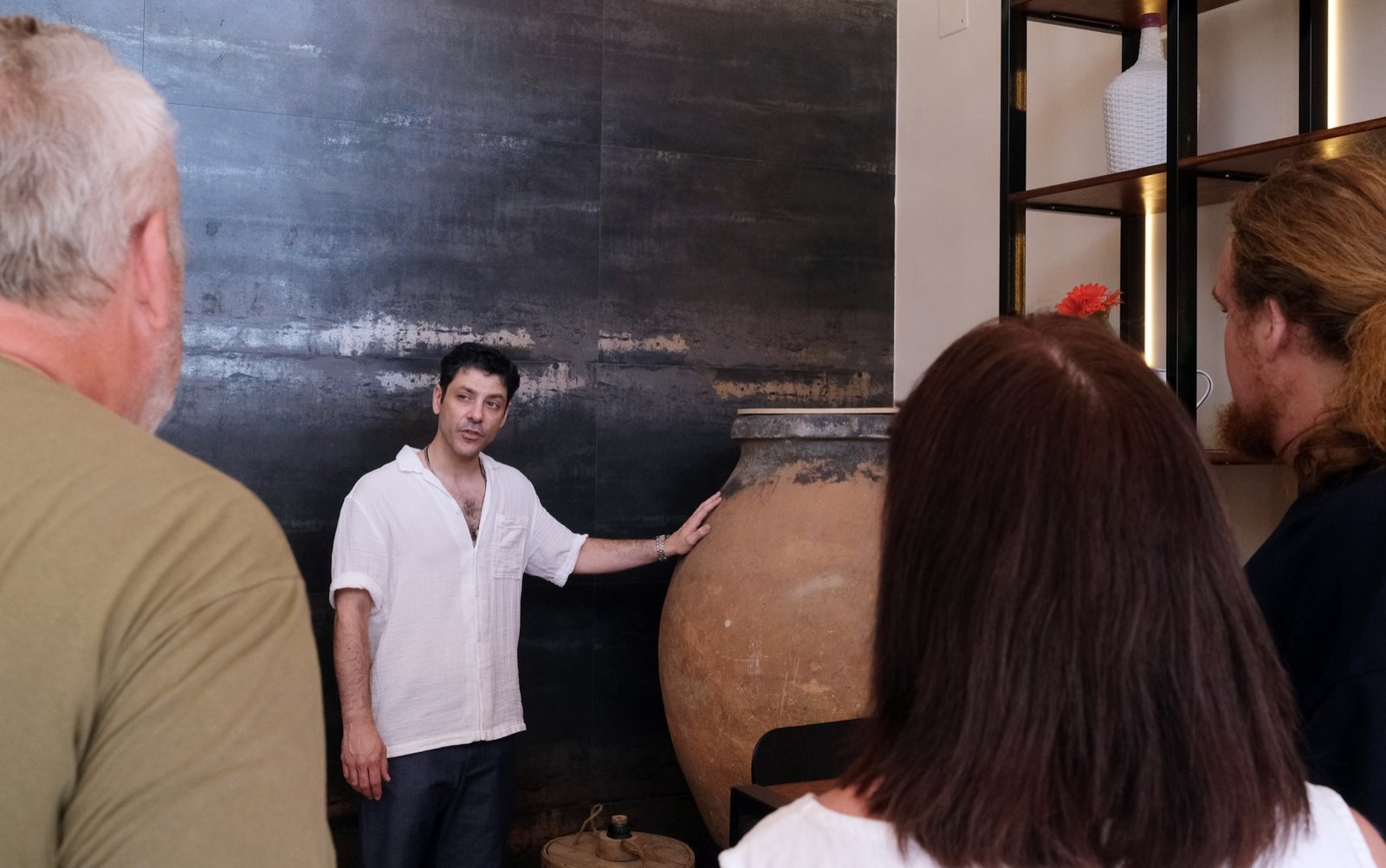 Hugo presenting UVAE to guests